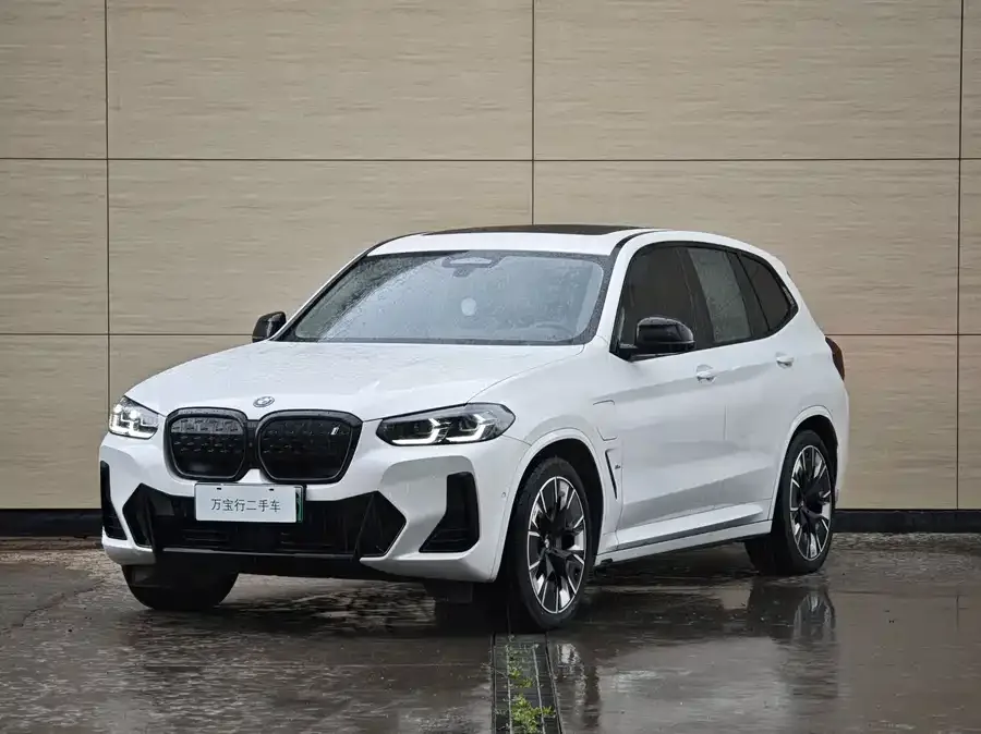 BMW iX3 2024