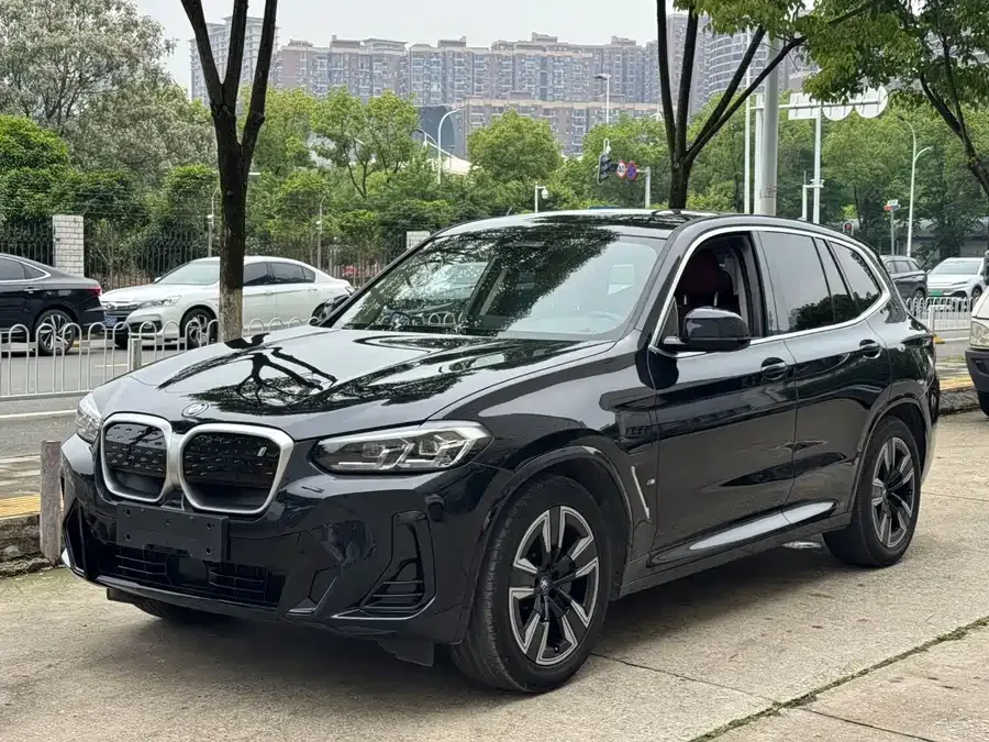 BMW iX3 2023
