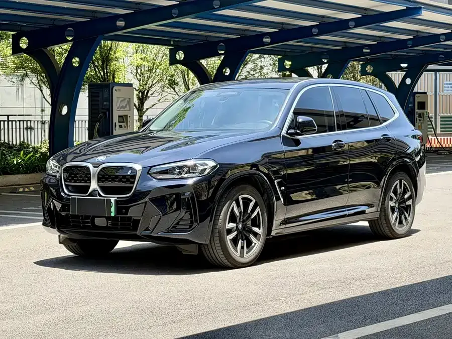BMW iX3 2024