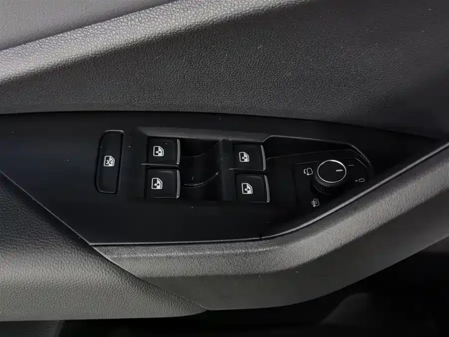 Volkswagen Sagitar 2024 Sagitar 300TSI DSG Beyond Edition 2024 — миниатюра 3