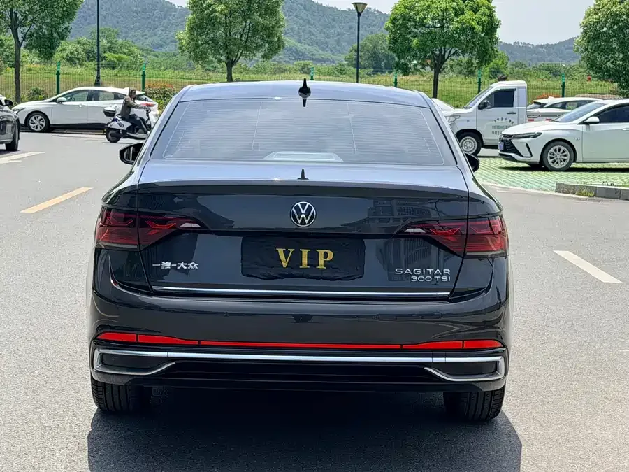 Volkswagen Sagitar 2023 Sagitar 300TSI DSG Excellence Edition 2023 — миниатюра 2