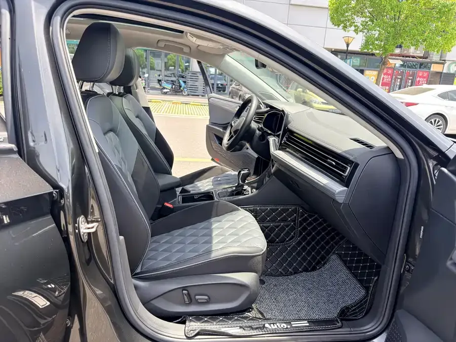 Volkswagen Sagitar 2023 Sagitar 300TSI DSG Excellence Edition 2023 — миниатюра 3
