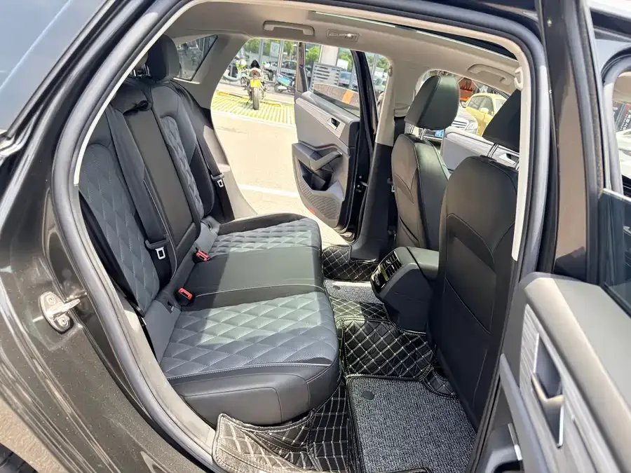 Volkswagen Sagitar 2023 Sagitar 300TSI DSG Excellence Edition 2023 — миниатюра 4