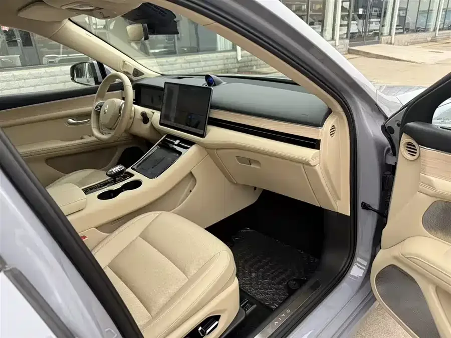 AITO M5 M5 2024 Extended Range Max RS 4WD Advanced Intelligent Driving Edition 2024 — миниатюра 2