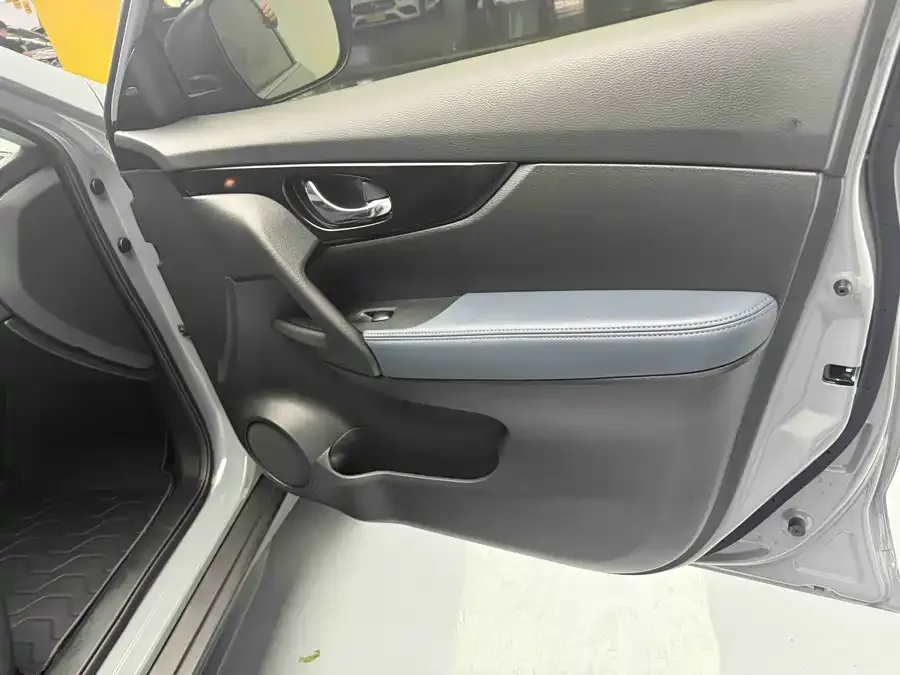 Nissan X-Trail 2025 X-Trail Honor 2.0L 2WD Leading Edition 2025 — миниатюра 5