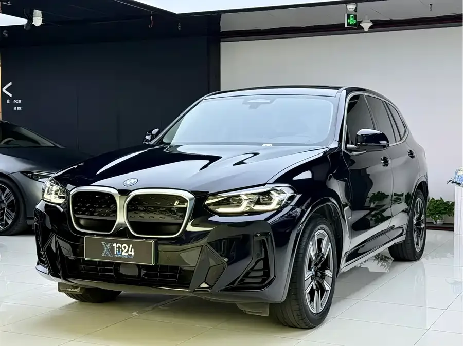 BMW iX3 2024
