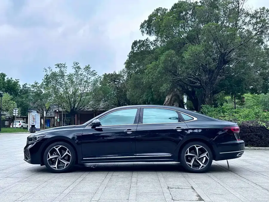 Volkswagen Passat Passat 2023 330TSI Starry Sky Deluxe Edition 2023 — миниатюра 3