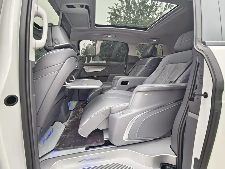 Buick GL8 2026 Land Cruiser Premium Edition 2026 — миниатюра 4
