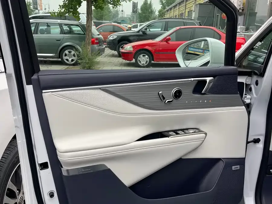 Buick GL8 2026 Luxury Edition 2025 — миниатюра 3