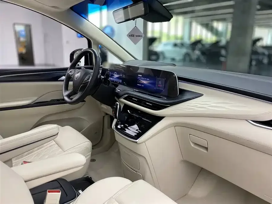 Buick GL8 2023 Avenir Seven-seat Gift Edition 2023 — миниатюра 3