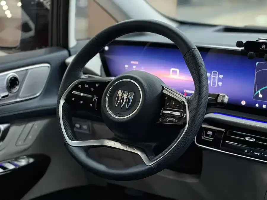 Buick Century Century 2025 2.0T Four-seat Private Edition 2025 — миниатюра 2
