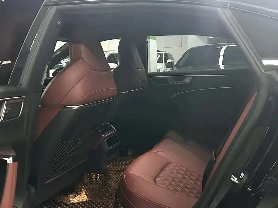 Audi A7L 2022 45 TFSI quattro S-line Black Warrior Edition 2022 — миниатюра 3