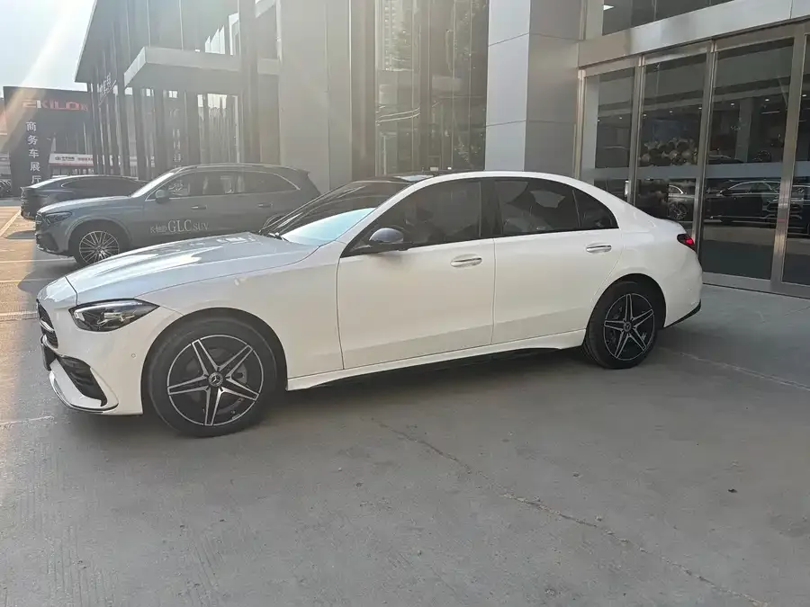 Mercedes-Benz Class C 2026 Mercedes-Benz C-Class C 260 L Midnight Sport Edition 2025 — миниатюра 2