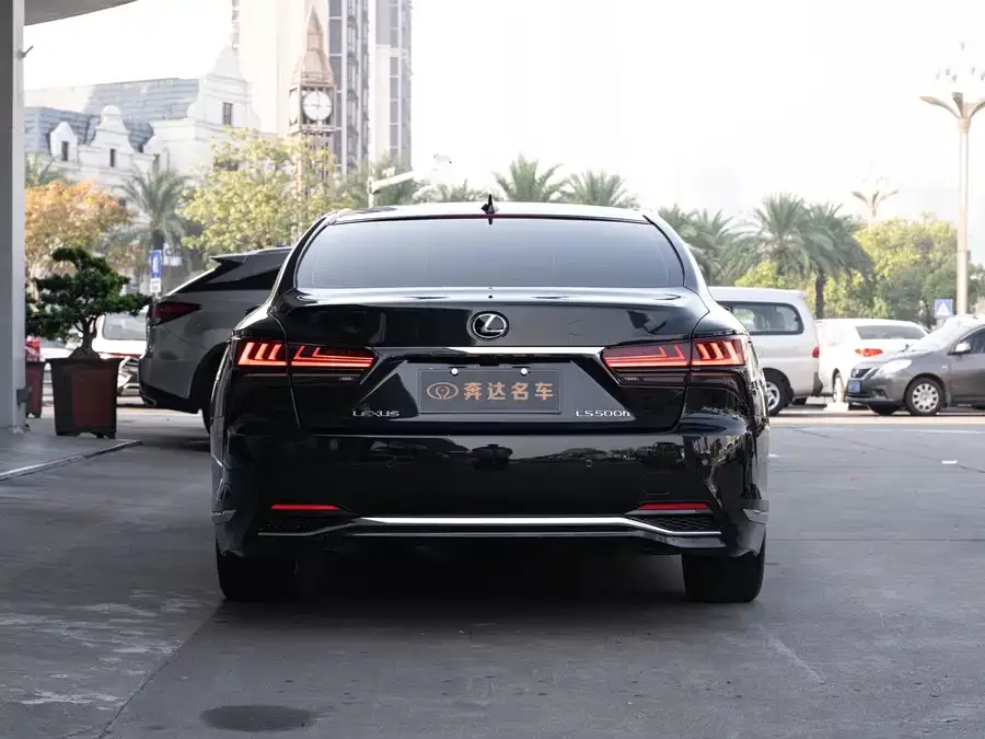 Lexus LS 2024 500h Executive Edition 2024 — миниатюра 2