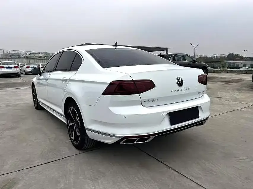 Volkswagen Magotan Magotan 2023 2 million commemorative edition 330TSI DSG leading model 2023 — миниатюра 2