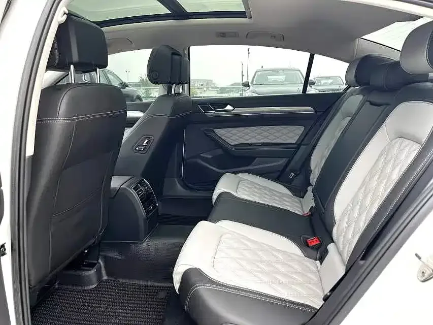 Volkswagen Magotan Magotan 2023 2 million commemorative edition 330TSI DSG leading model 2023 — миниатюра 3