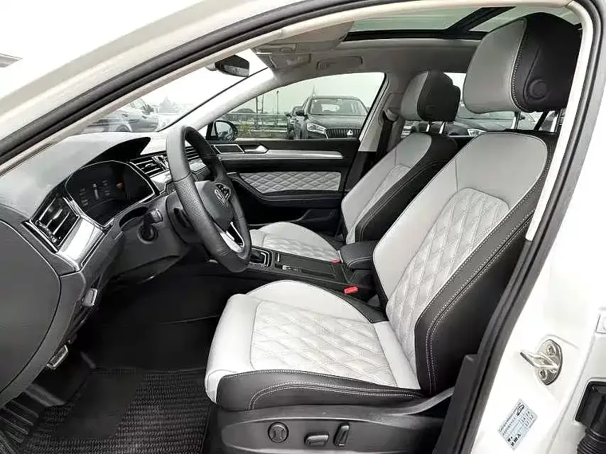 Volkswagen Magotan Magotan 2023 2 million commemorative edition 330TSI DSG leading model 2023 — миниатюра 5