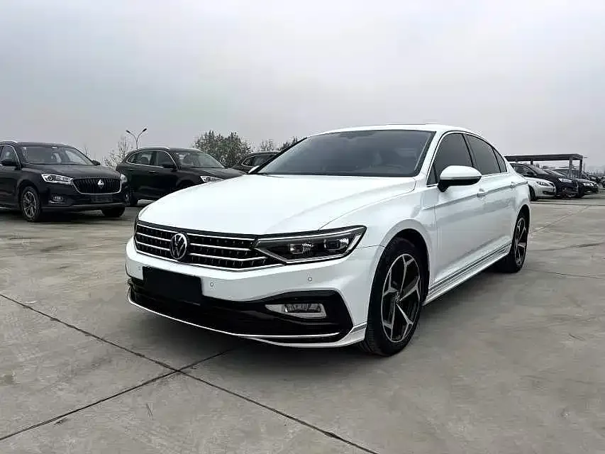 Volkswagen Magotan Magotan 2023 2 million commemorative edition 330TSI DSG leading model 2023 — фото 1, купить с доставкой в Москву
