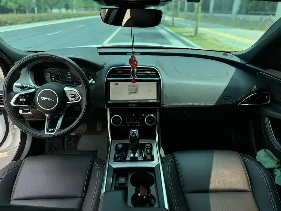 Jaguar XEL 2022 2.0T 250PS R-DYNAMIC S aggressive sports version 2022 — миниатюра 2