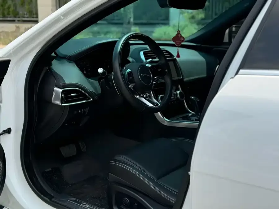 Jaguar XEL 2022 2.0T 250PS R-DYNAMIC S aggressive sports version 2022 — миниатюра 4
