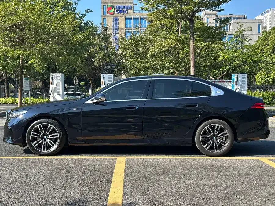 BMW 5 Series BMW 5 Series 2025 530Li xDrive M Sport Package 2025 — миниатюра 3
