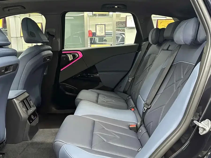 BMW X3 2025 xDrive30L Exclusive M Sport Package 2025 — миниатюра 3