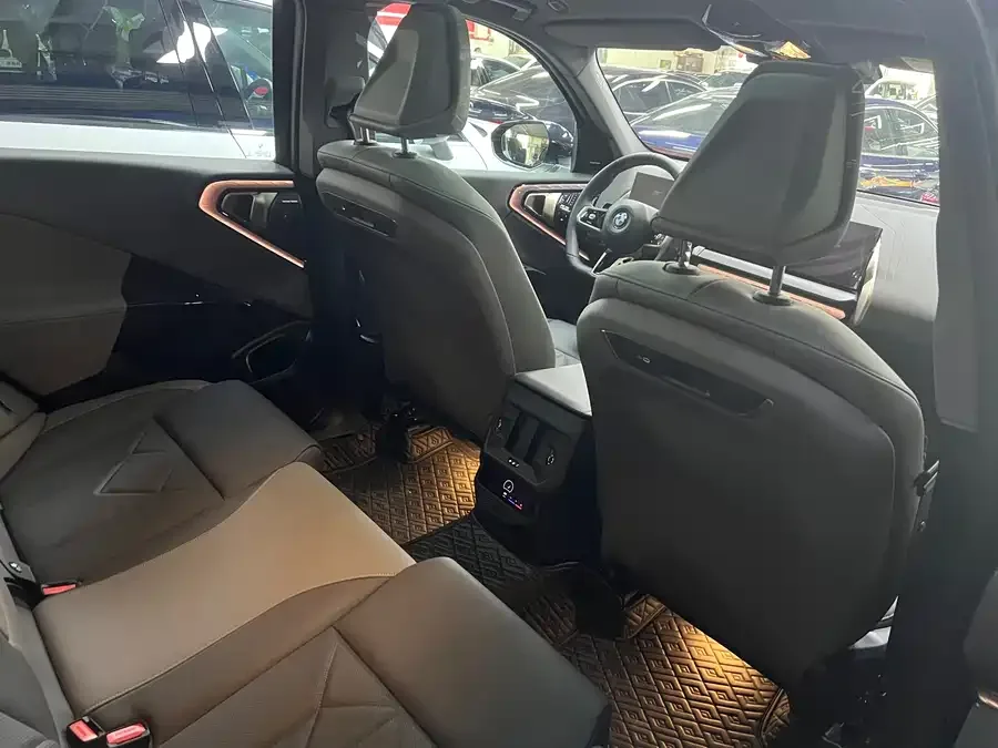 BMW X3 2025 xDrive30L Leading M Sports Package 2025 — миниатюра 2