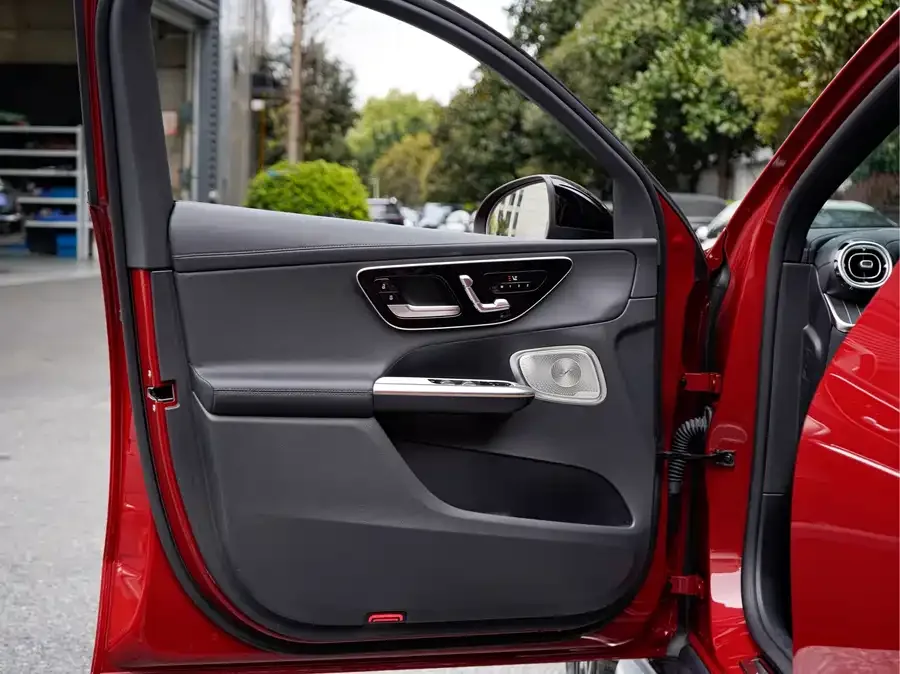 Mercedes-Benz GLC Coupe Mercedes-Benz GLC Coupe 2024 GLC 300 4MATIC Coupe SUV 2024 — миниатюра 4