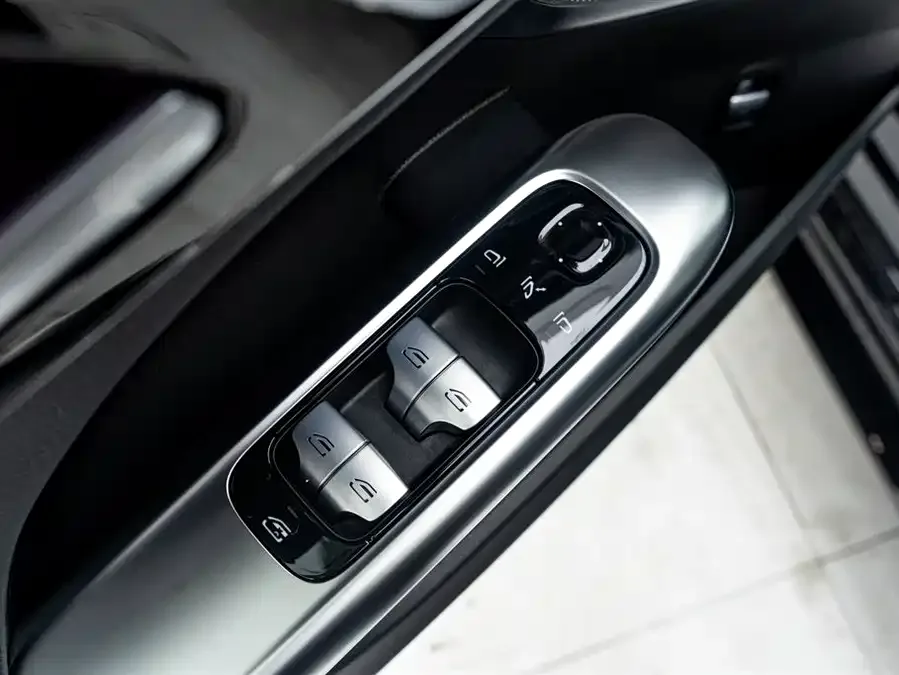 Mercedes-Benz Class C Mercedes-Benz C-Class 2024 Model Three C 260 L Haoye Sports Edition 2024 — миниатюра 4