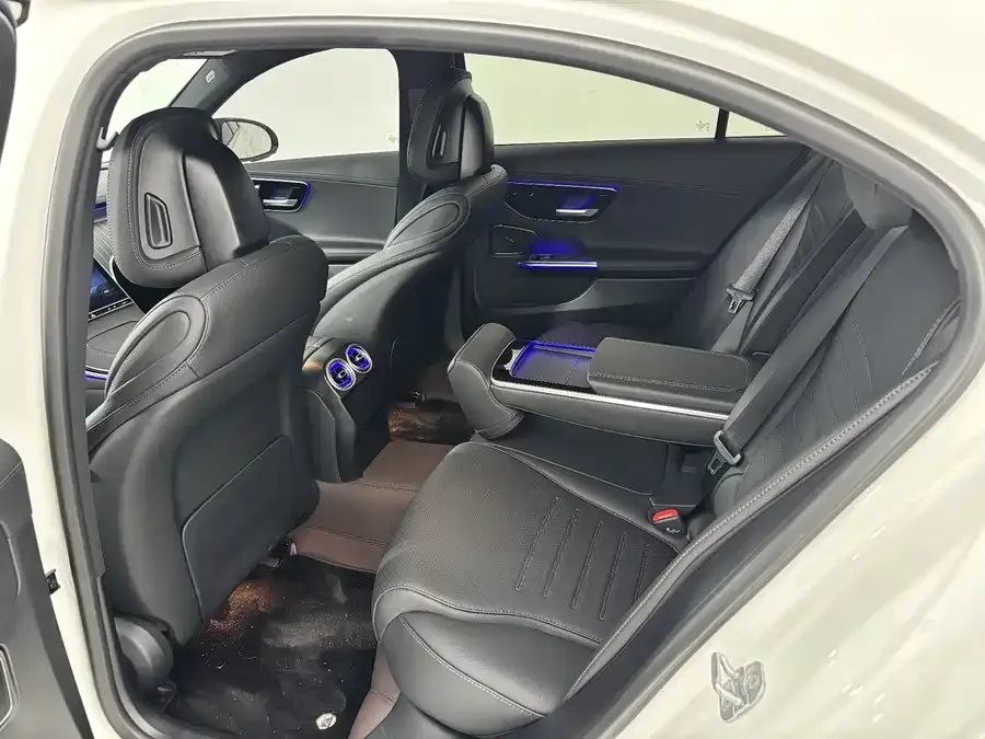 Mercedes-Benz Class C Mercedes-Benz C-Class 2025 C 260 L Sports Edition 2025 — миниатюра 3