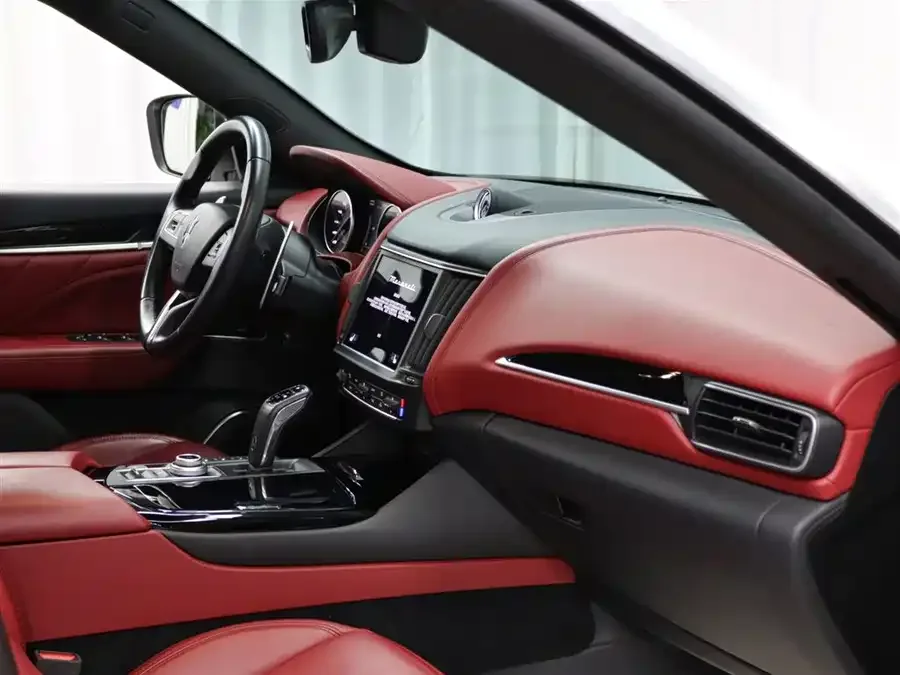 Maserati Levante Levante 2022 2.0T GT Edge Edition 2022 — миниатюра 5