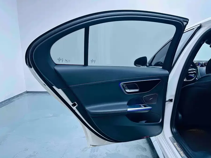 Mercedes-Benz Class C Mercedes-Benz C-Class 2024 C 260 L Sports Edition 2025 — миниатюра 3