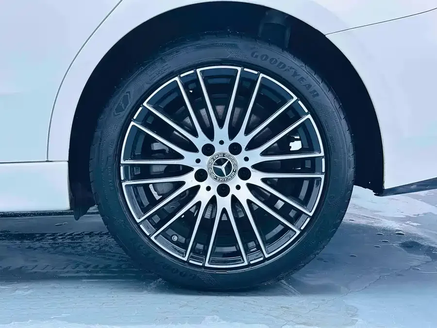 Mercedes-Benz Class C Mercedes-Benz C-Class 2024 C 260 L Sports Edition 2025 — миниатюра 4