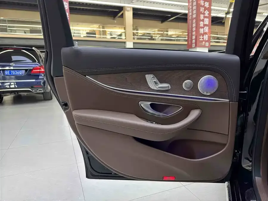 Mercedes-Benz E-Class Mercedes-Benz E-Class 2023 facelift E 300 L Luxury Edition 2023 — миниатюра 4