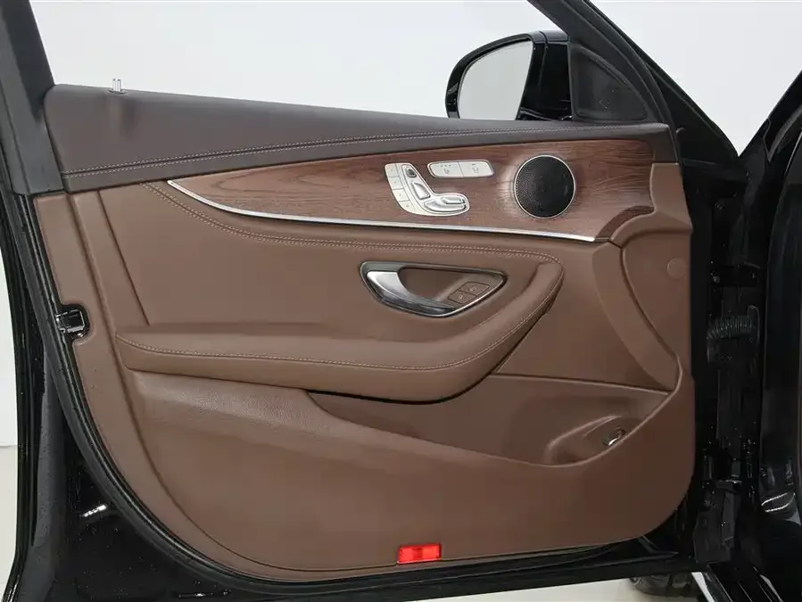 Mercedes-Benz E-Class Mercedes-Benz E-Class 2023 facelift E 300 L Fashion Edition 2023 — миниатюра 5