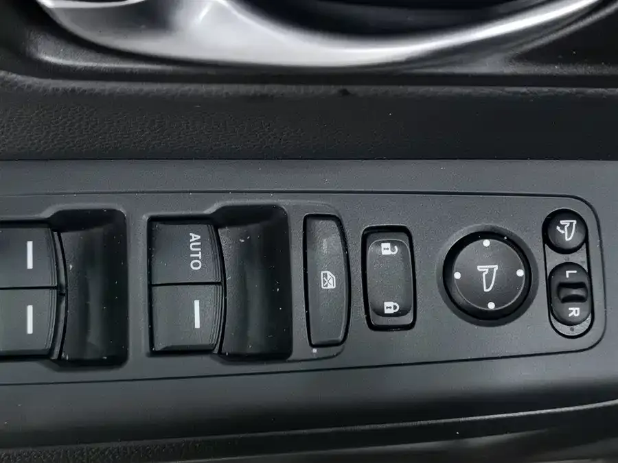 Honda Breeze Haoying 2023 240TURBO 2WD Elite Edition 5 Seaters 2023 — миниатюра 3