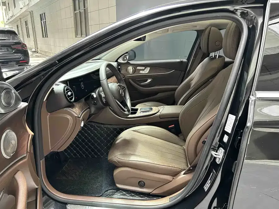 Mercedes-Benz E-Class Mercedes-Benz E-Class 2023 facelift E 300 L Fashion Edition 2023 — миниатюра 5