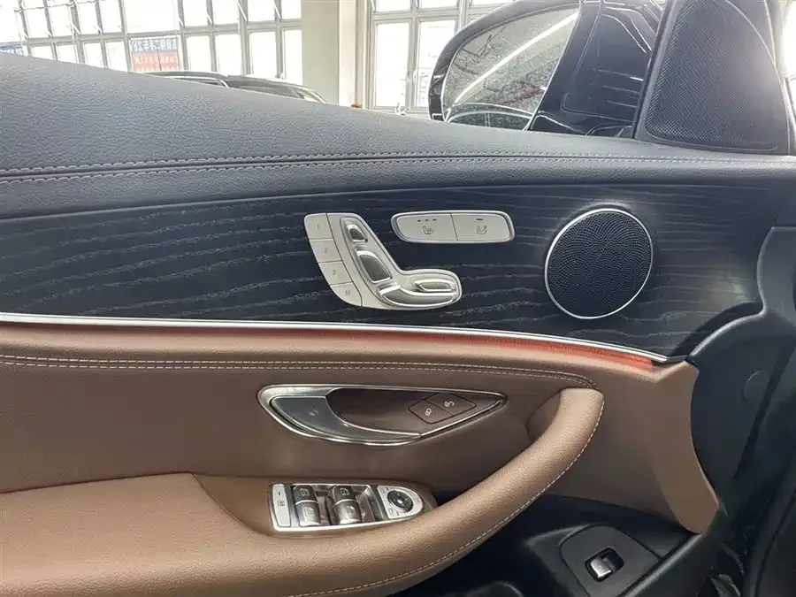 Mercedes-Benz E-Class Mercedes-Benz E-Class 2023 facelift E 300 L Fashion Edition 2024 — миниатюра 3