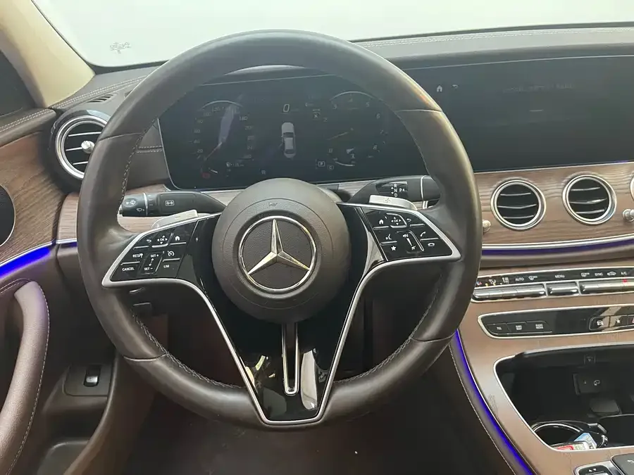 Mercedes-Benz E-Class Mercedes-Benz E-Class 2023 facelift E 300 L Fashion Edition 2024 — миниатюра 4