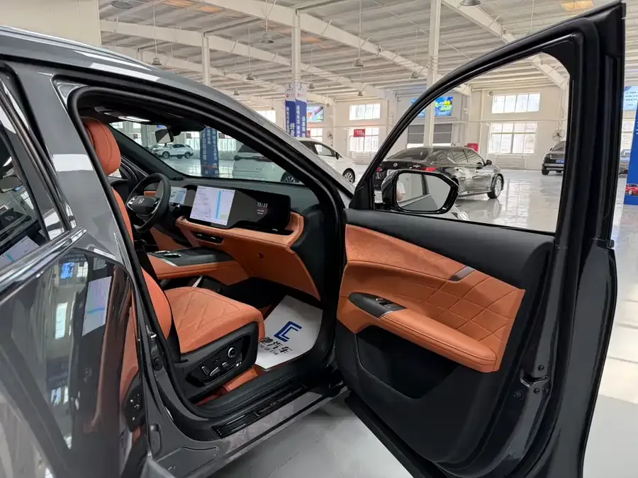 Changan CS75PLUS Changan CS75PLUS 2025 fourth-generation UItra 2.0T New Blue Whale Smart Power Edition 2025 — миниатюра 4