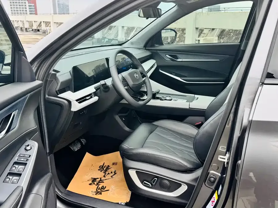 Changan CS75PLUS Changan CS75PLUS 2024 Third Generation Champion Edition 1.5T Smart Driving and Navigation Edition 2025 — миниатюра 3