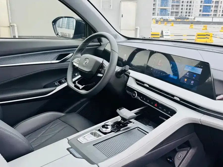 Changan CS75PLUS Changan CS75PLUS 2024 Third Generation Champion Edition 1.5T Smart Driving and Navigation Edition 2025 — миниатюра 4