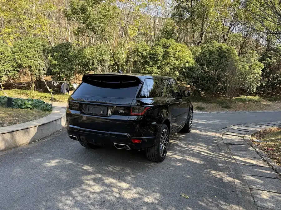 Land Rover Range Rover Sport Range Rover Sport 2022 3.0 L6 Black Edition 2022 — миниатюра 3