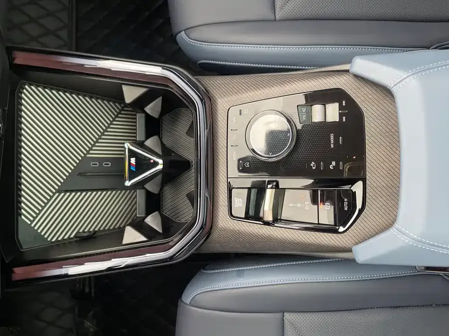 BMW X3 2025 xDrive30L Leading M Sports Package 2025 — миниатюра 5