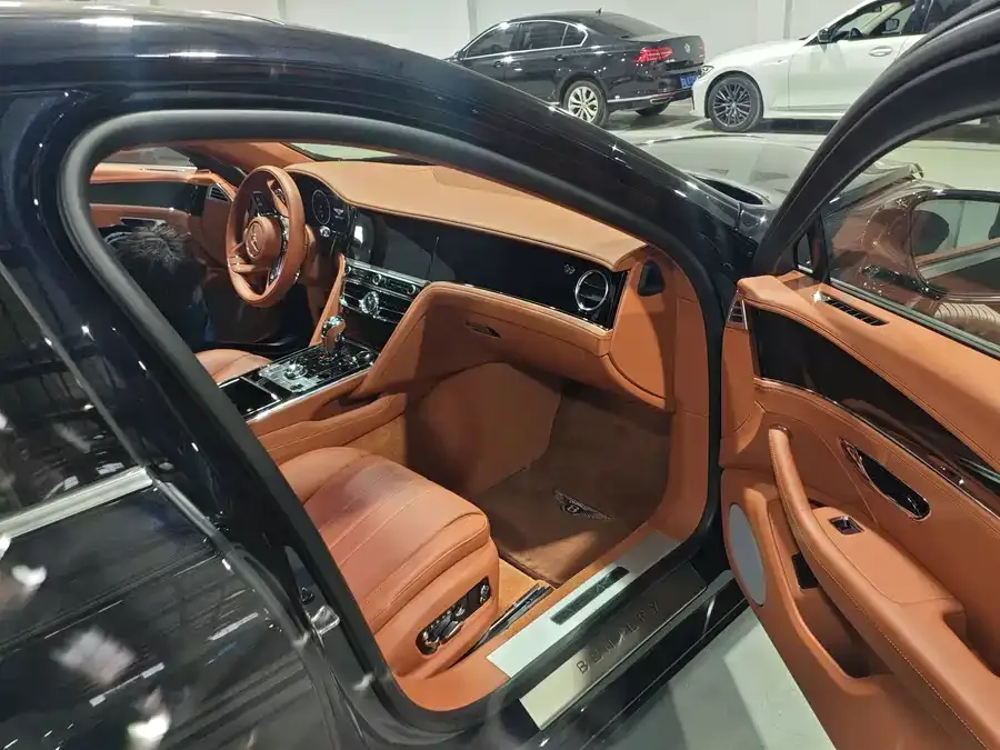 Bentley Flying Spur Mercedes-Benz 2022 4.0T V8 Standard Edition 2023 — миниатюра 3