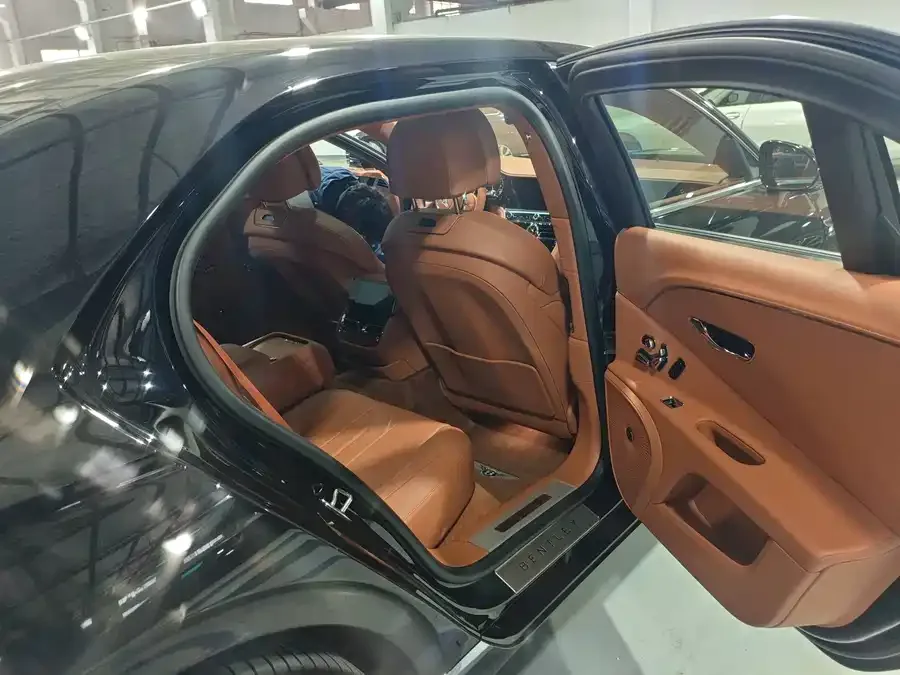 Bentley Flying Spur Mercedes-Benz 2022 4.0T V8 Standard Edition 2023 — миниатюра 5