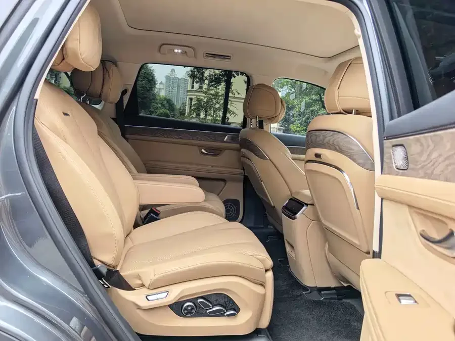 AITO M7 QM7 2022 1.5T 4WD Luxury Edition 2022 — миниатюра 4