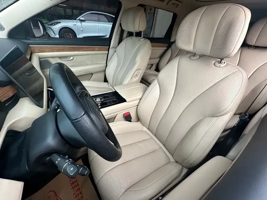 AITO M7 QM7 2022 1.5T 4WD Luxury Edition 2022 — миниатюра 3