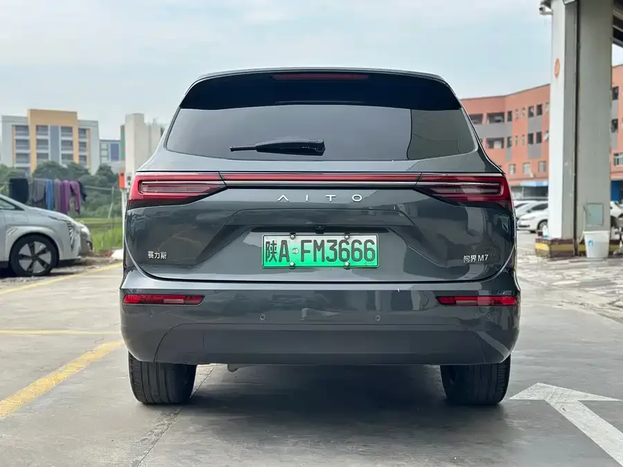 AITO M7 QM7 2022 1.5T 4WD Luxury Edition 2022 — миниатюра 5