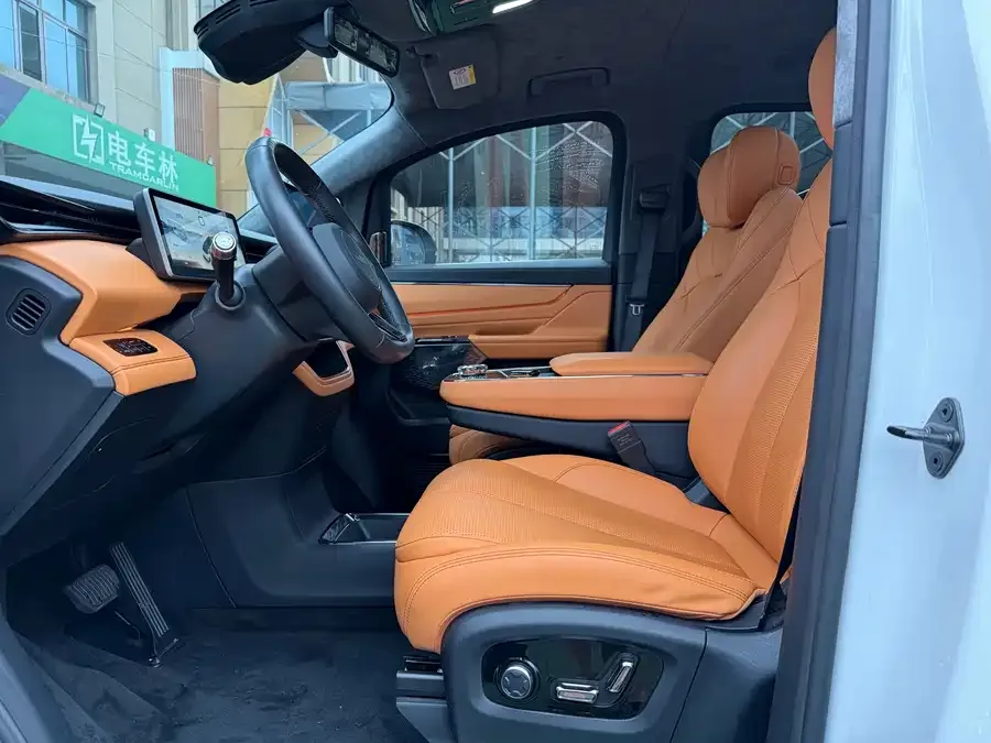 Geely Yizhen L380 Yizhen L380 2024 140 degree 6-seater 4WD Ultra 2024 — миниатюра 2